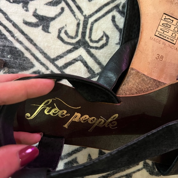 Free People Size 38 Under Wraps Black Leather Sandals - Picture 4 of 4